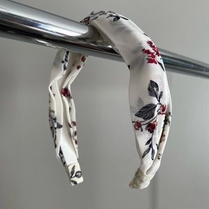 Francesca’s Floral Knotted Headband